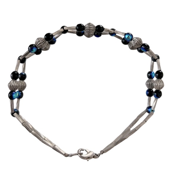 Silver & Blue Beaded Geometric Bracelet - Picture 4 of 8